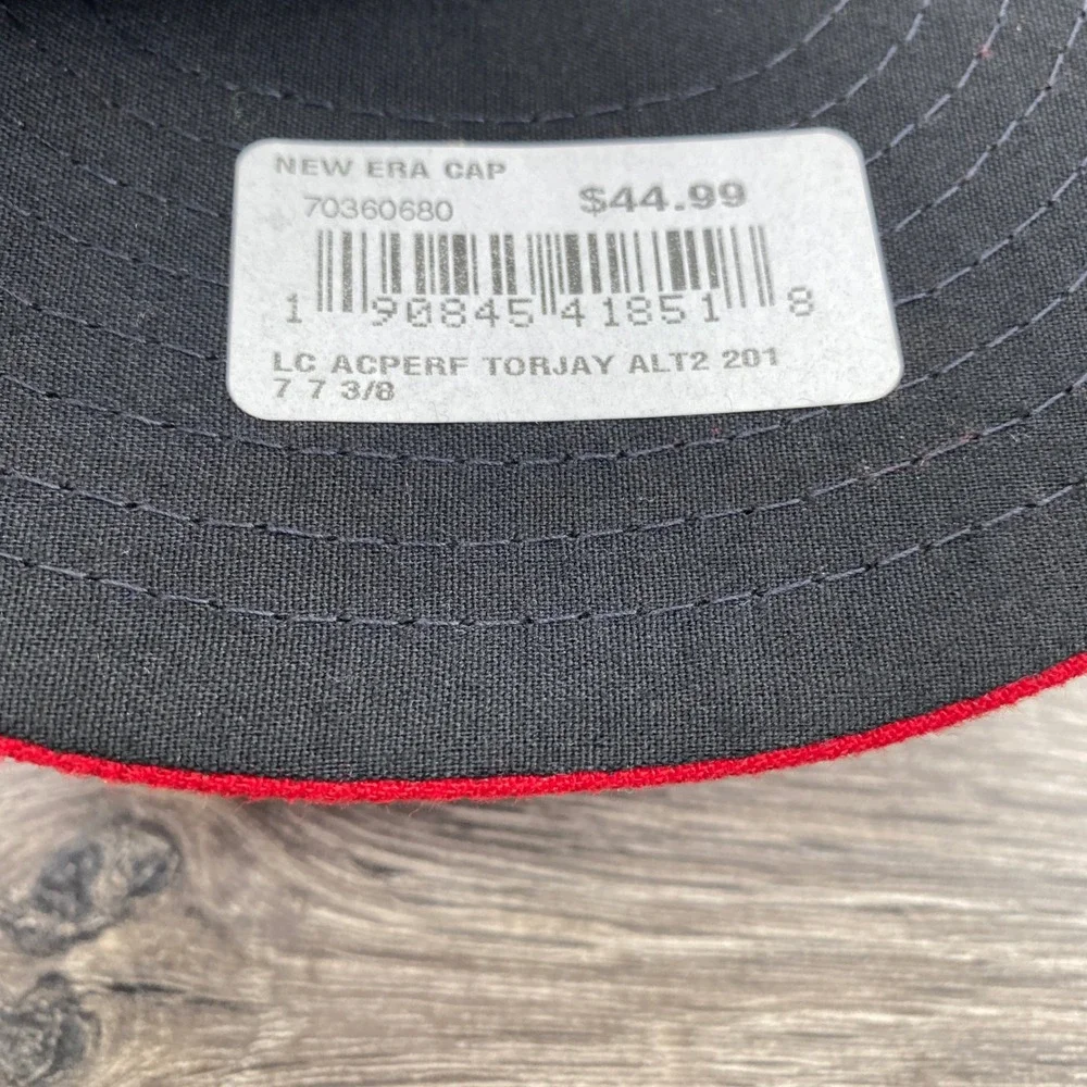 Toronto Blue Jays New Era 59FIFTY Low Profile Hat Mens 7 3/8 Red Maple Leaf Cap